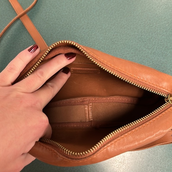 Madewell Mini Carabiner Leather Crossbody - Picture 4 of 4